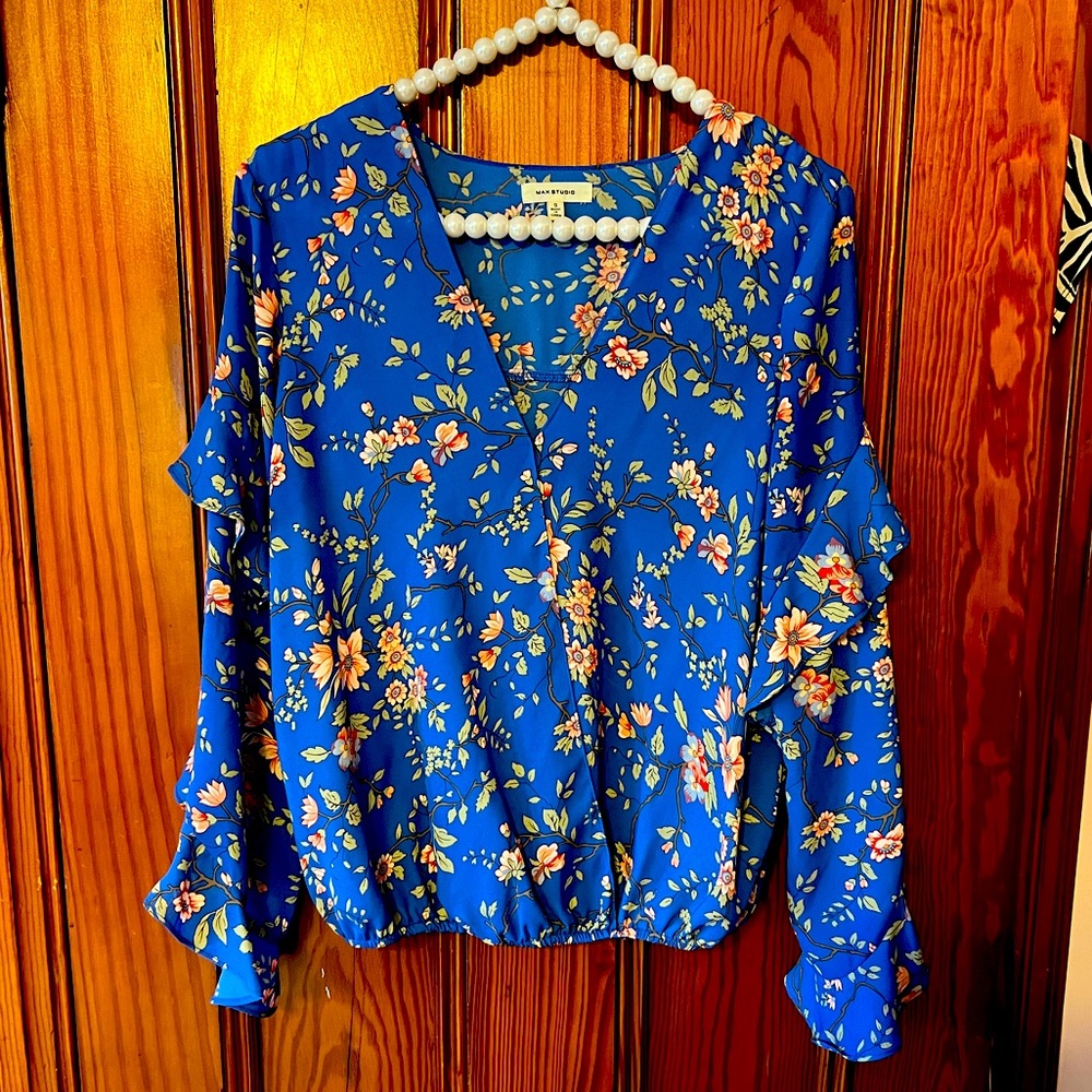 Max Studio Flowy blouse